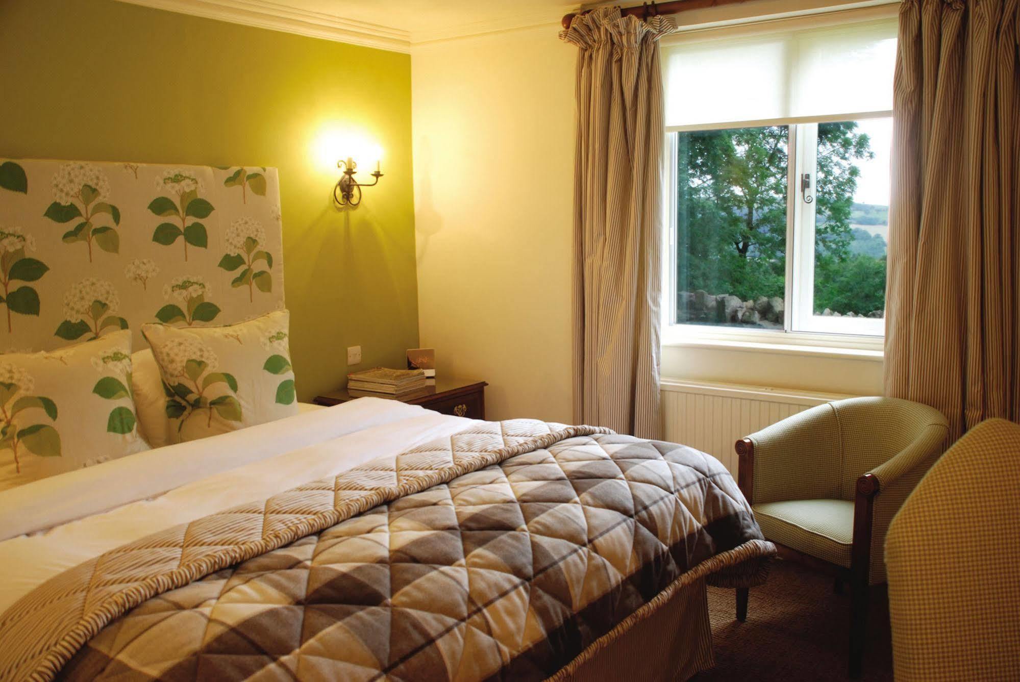 The Bear Of Rodborough Hotel Stroud  Exterior photo